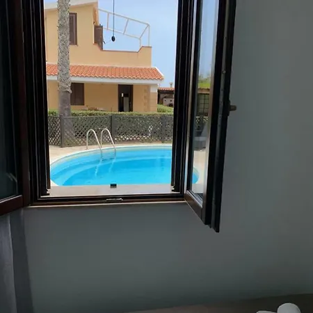 House Sea Ognina